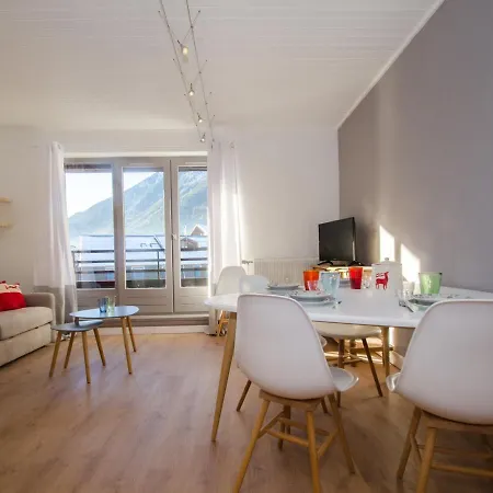 Апартаменты Spacieux T3 Lumineux A Chamonix, Balcon Vue Vallee, Parking, Proche Centre, Animaux Acceptes. - Fr-1-343-237